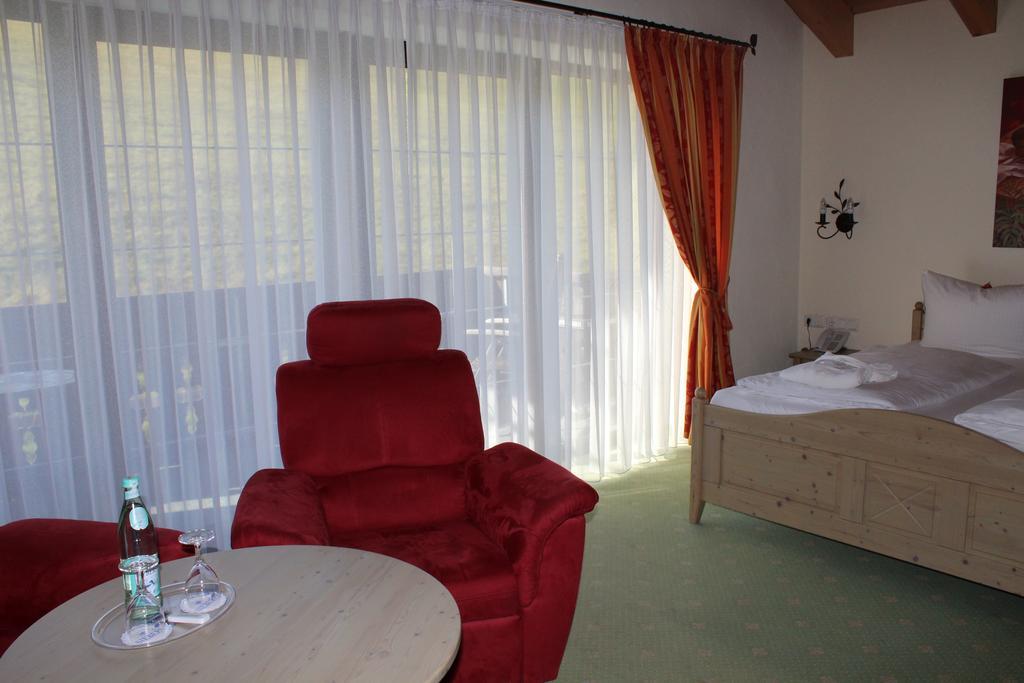אוברשטאופן Hubertushof Hotel Garni מראה חיצוני תמונה