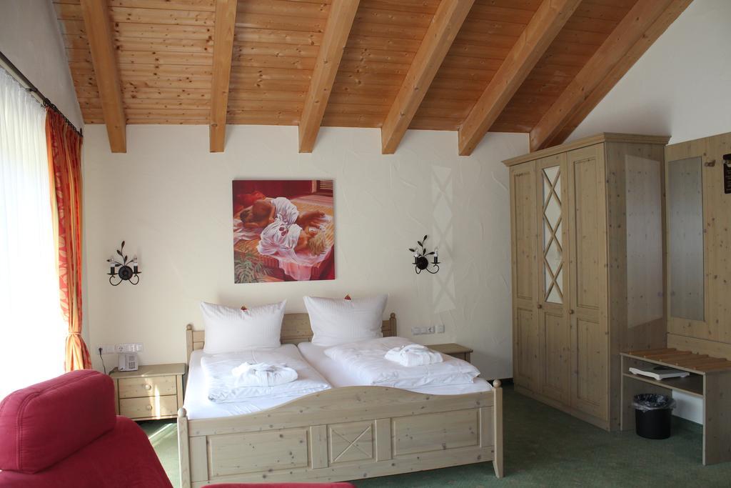 אוברשטאופן Hubertushof Hotel Garni חדר תמונה