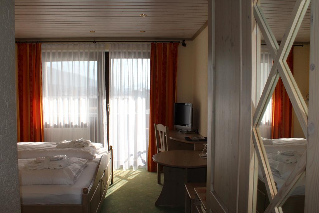 אוברשטאופן Hubertushof Hotel Garni מראה חיצוני תמונה