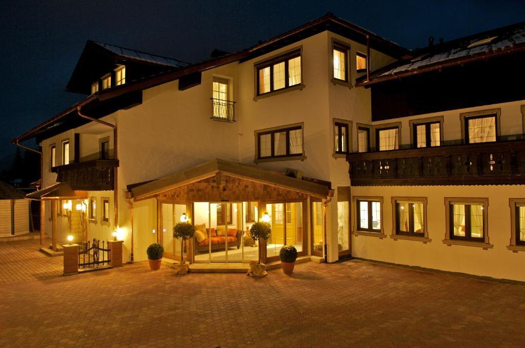 אוברשטאופן Hubertushof Hotel Garni מראה חיצוני תמונה