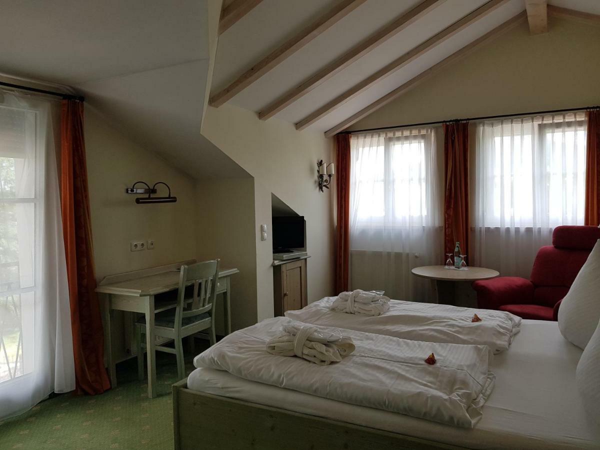 אוברשטאופן Hubertushof Hotel Garni מראה חיצוני תמונה