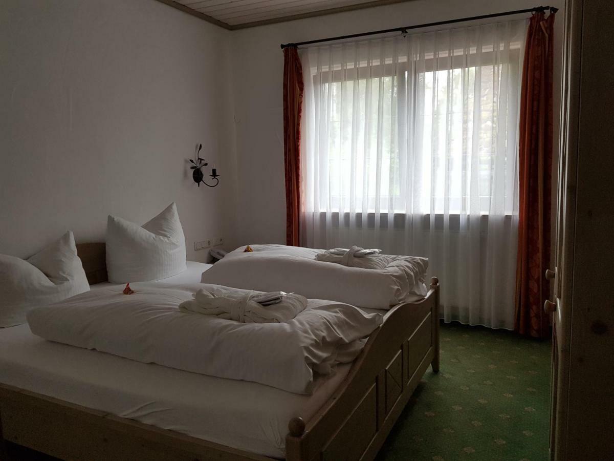 אוברשטאופן Hubertushof Hotel Garni מראה חיצוני תמונה