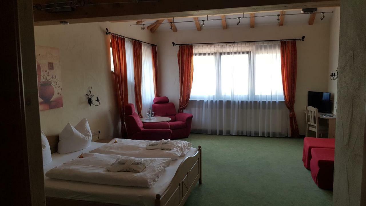 אוברשטאופן Hubertushof Hotel Garni מראה חיצוני תמונה